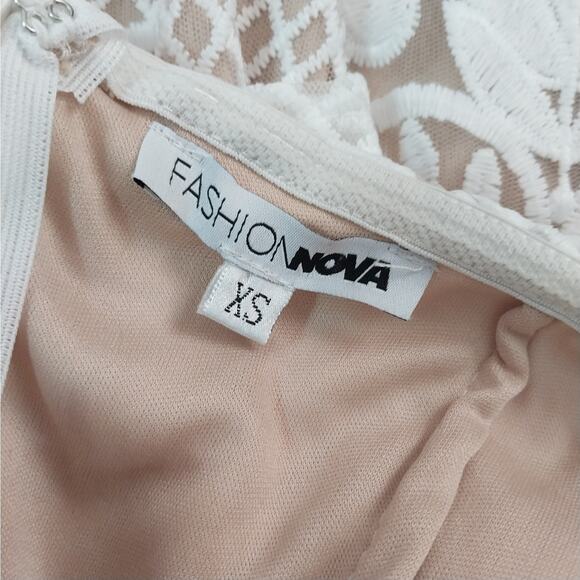 FASHION NOVA! NUDE BEIGE/TAN STRETCH OVERLAID W/WHITE ORNATE LACE DRESS! SZ XS - Picture 8 of 11